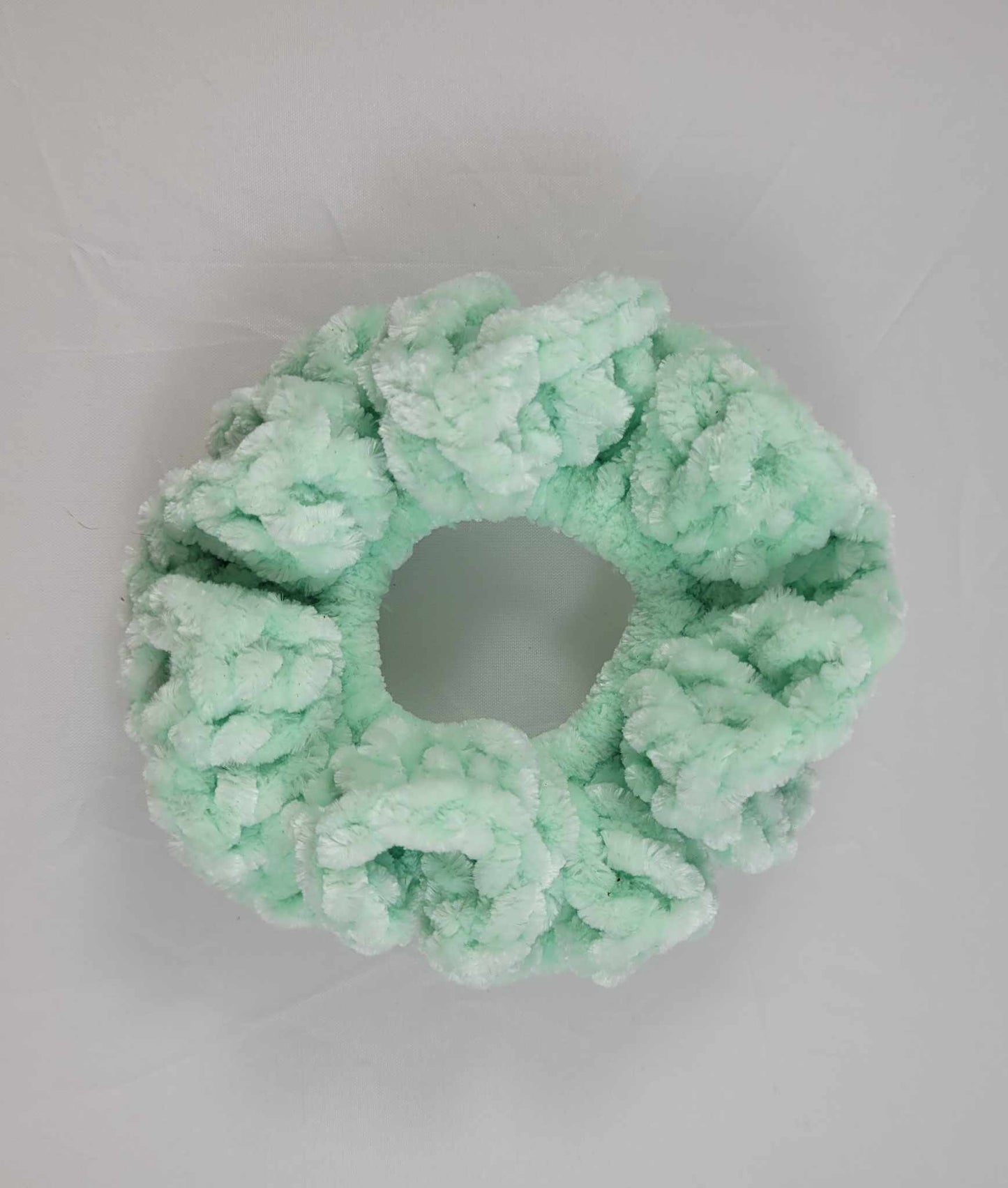 Crocheted VELEVT Yarn Scrunchie Mint
